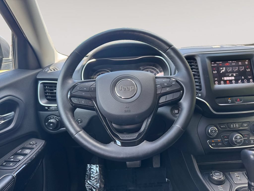 Used 2019 Jeep Cherokee Latitude Plus AWD/4WD image 12