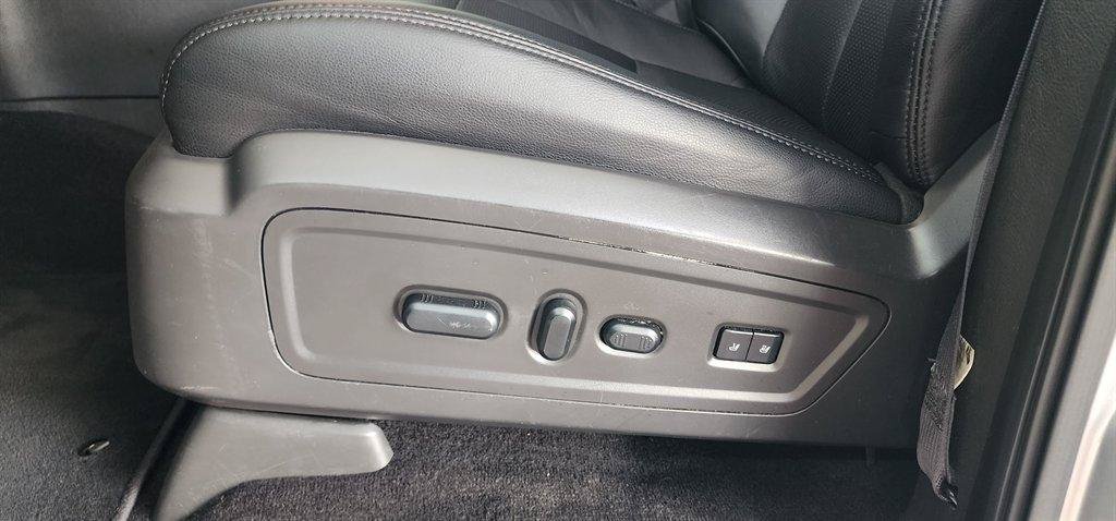 Used 2010 Lincoln Navigator L 4WD image 35