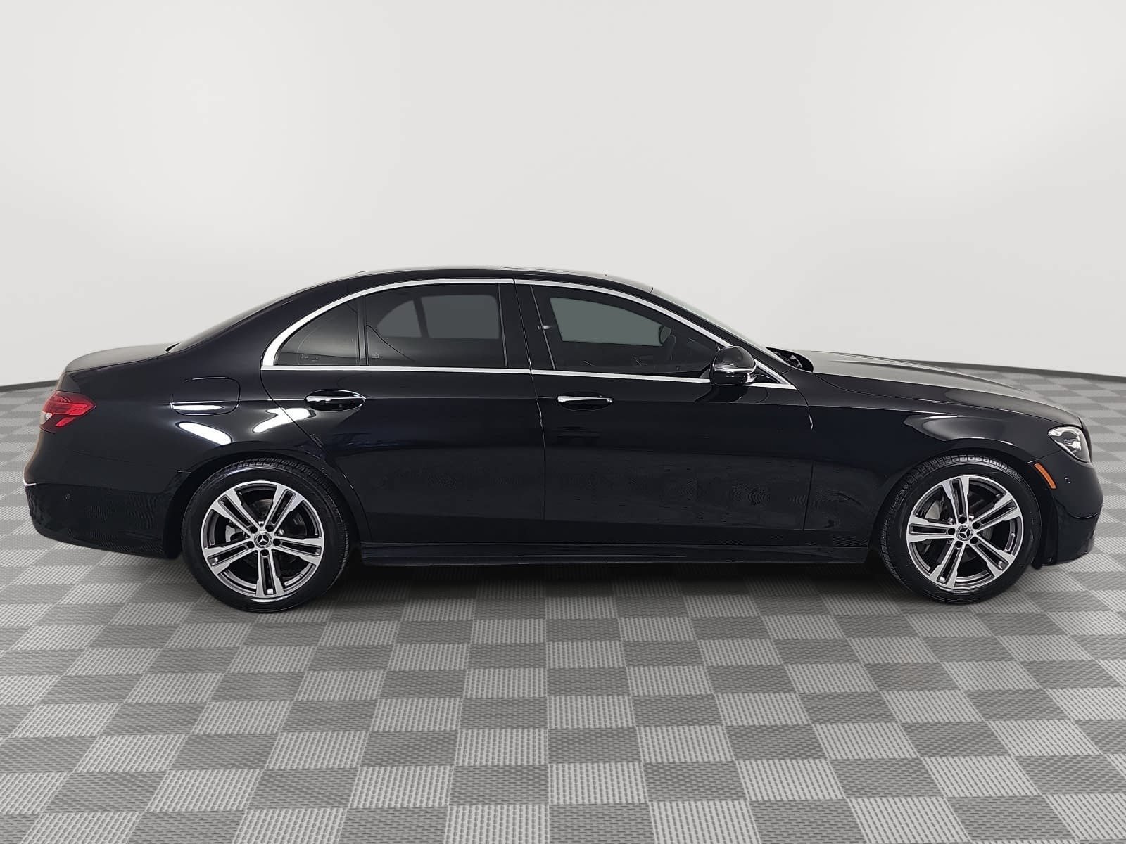 Used 2023 Mercedes-Benz E 350 Sedan image 9