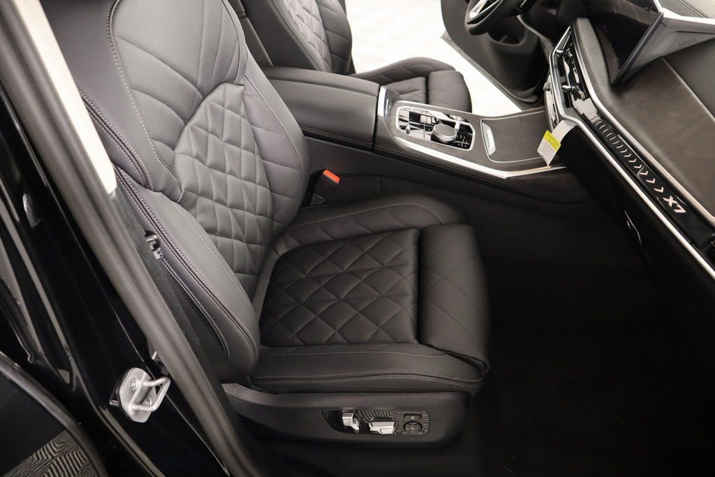 New 2025 BMW X7 xDrive40i w/ Parking Assistance Package image 15