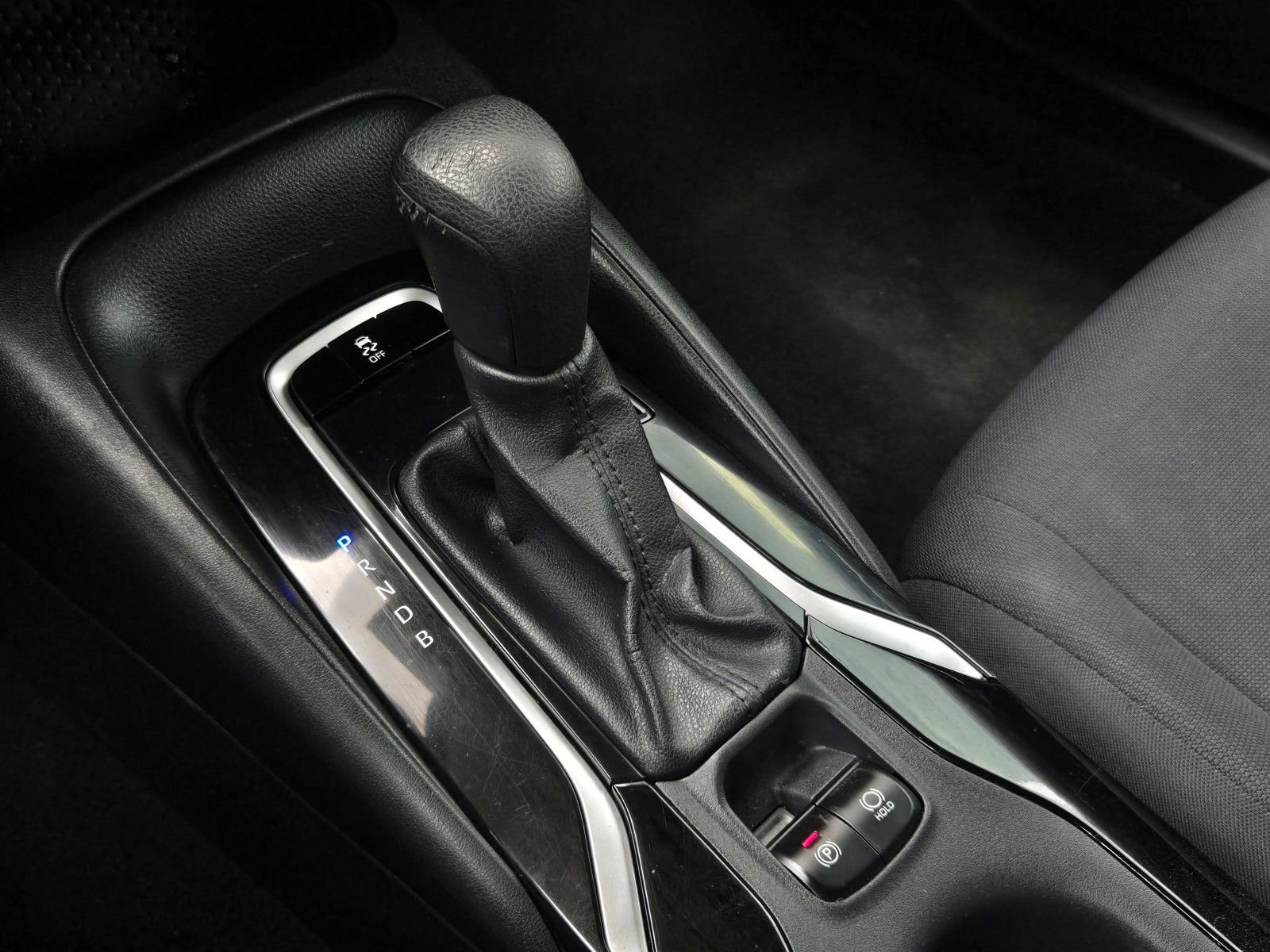 Used 2021 Toyota Corolla LE w/ Carpet Mat Package (TMS) FWD image 17