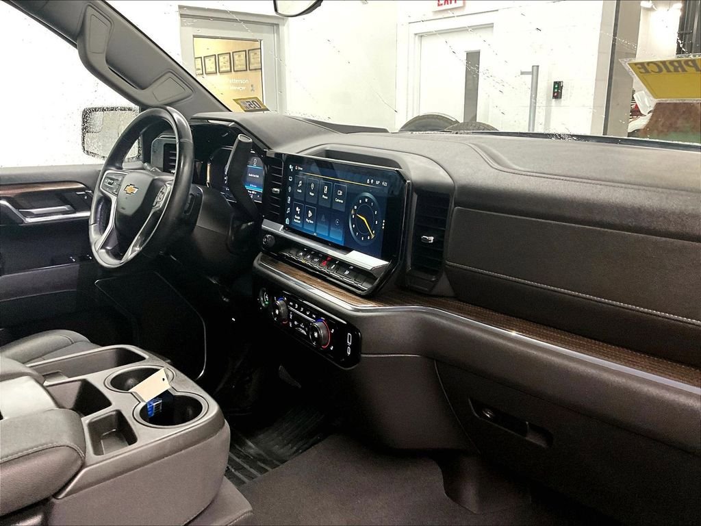 Used 2023 Chevrolet Silverado 1500 LT AWD/4WD image 14