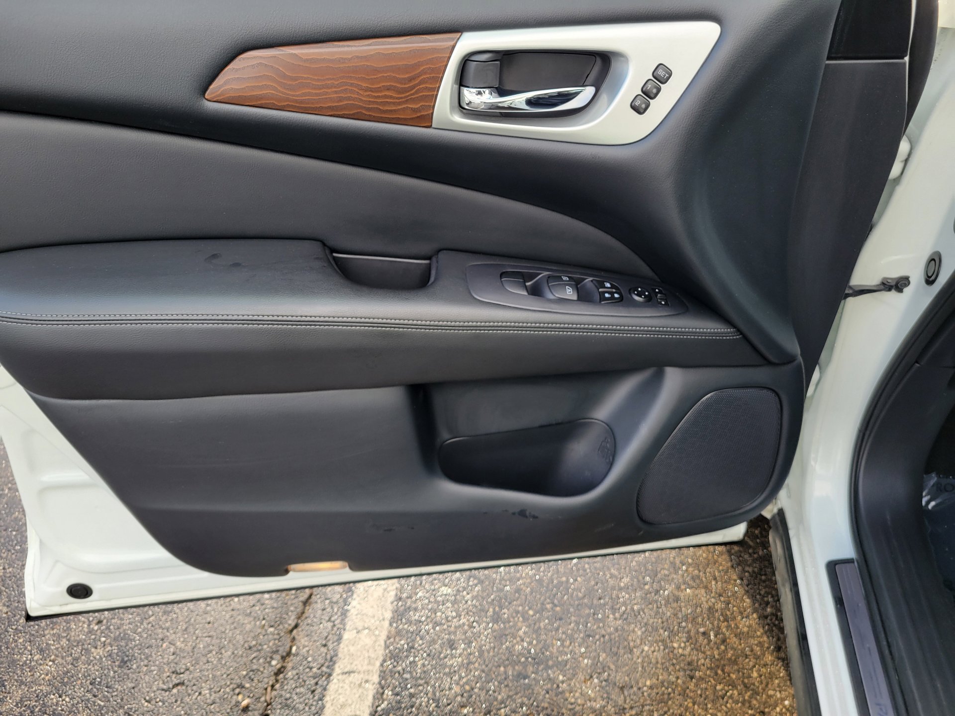 Used 2019 Nissan Pathfinder Platinum image 19