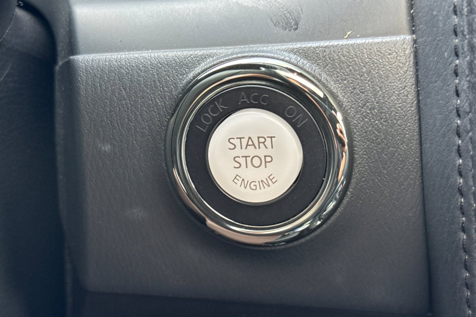 Used 2022 Nissan Armada SL w/ Midnight Edition Package image 23