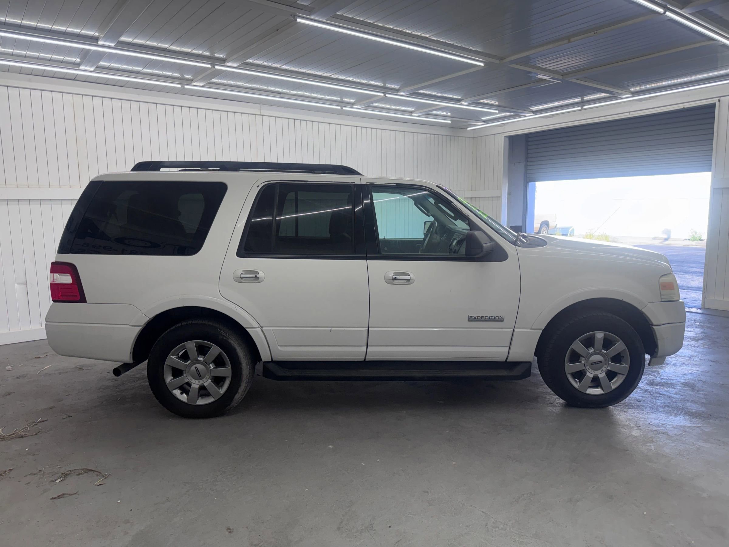 Used 2008 Ford Expedition XLT RWD image 4