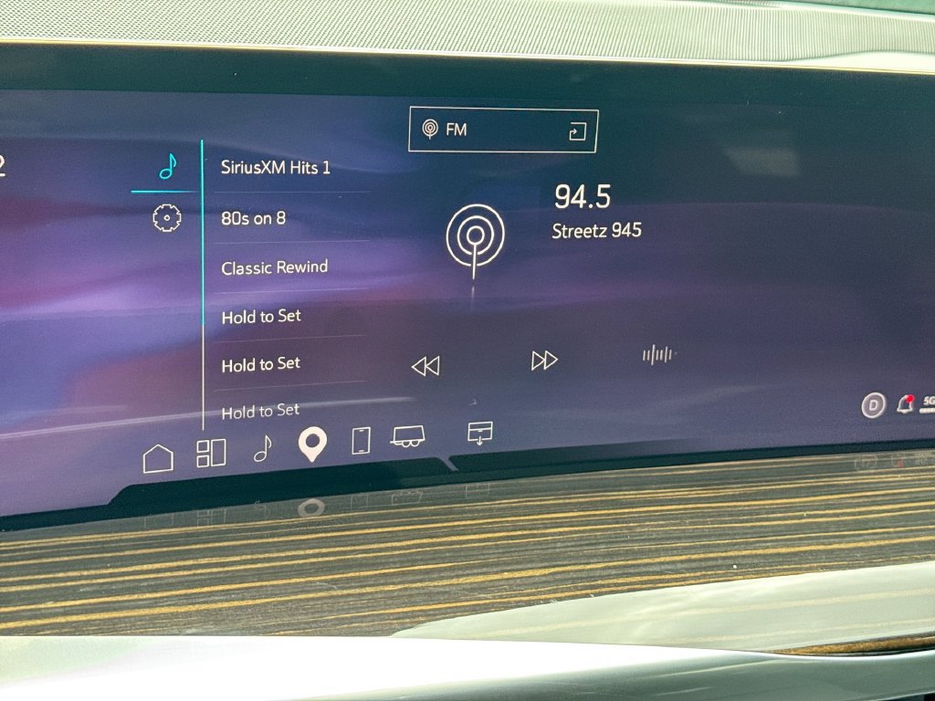 Used 2025 Cadillac Escalade Luxury w/ LPO, Floor Liner Package AWD/4WD image 26