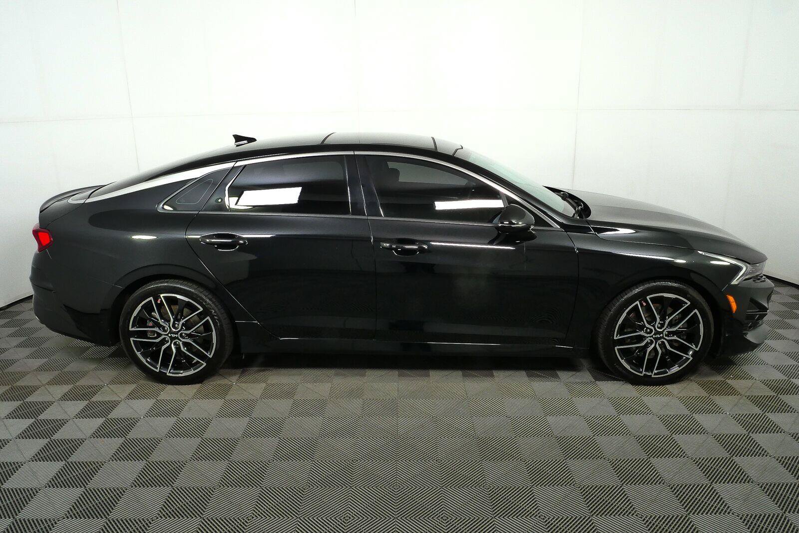 Used 2023 Kia K5 GT FWD image 2