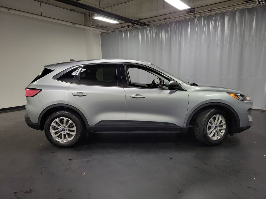 Used 2022 Ford Escape SE FWD image 9