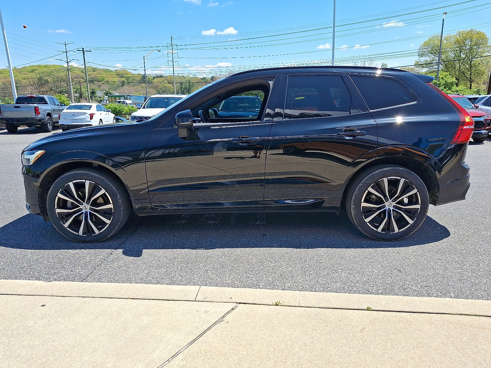 Used 2023 Volvo XC60 B5 Plus w/ Climate Package AWD/4WD image 4