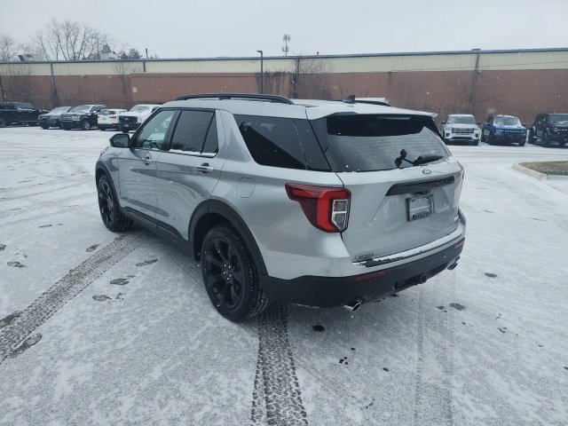 Certified 2024 Ford Explorer ST-Line w/ Class IV Trailer Tow Package image 7