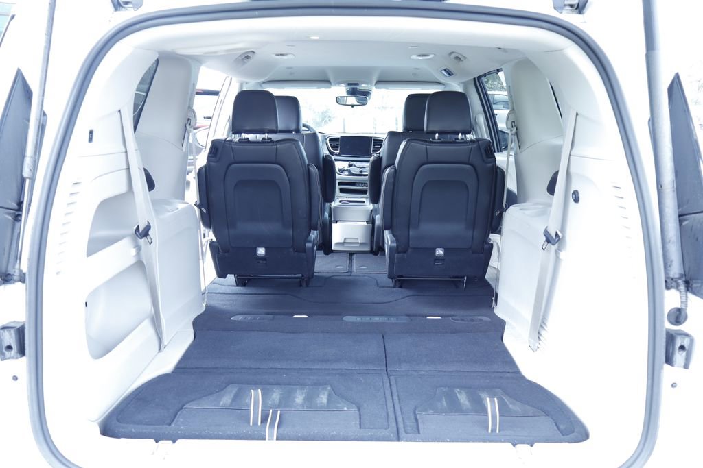 Certified 2023 Chrysler Pacifica Touring-L FWD image 18