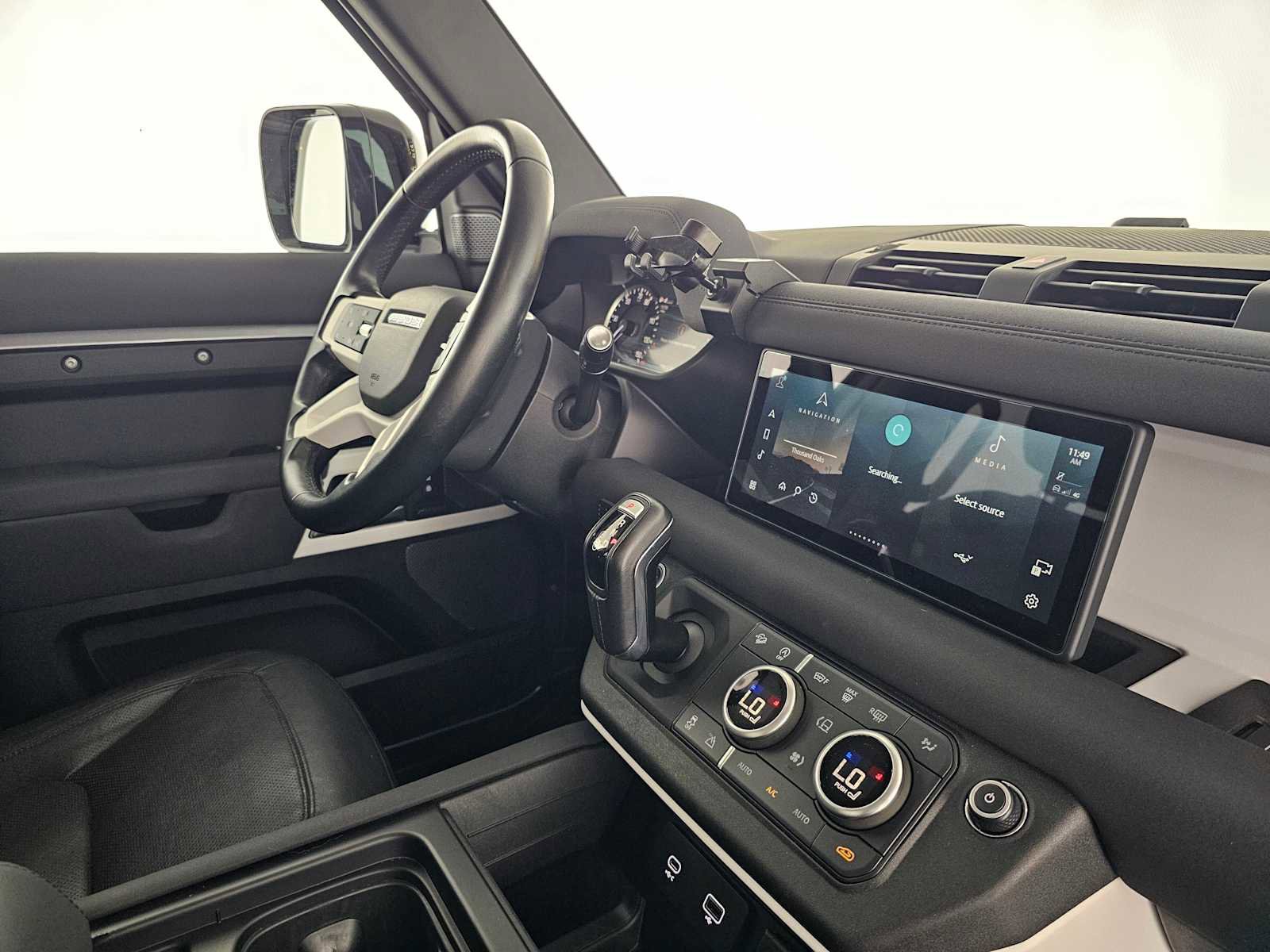 Used 2023 Land Rover Defender 110 SE image 11