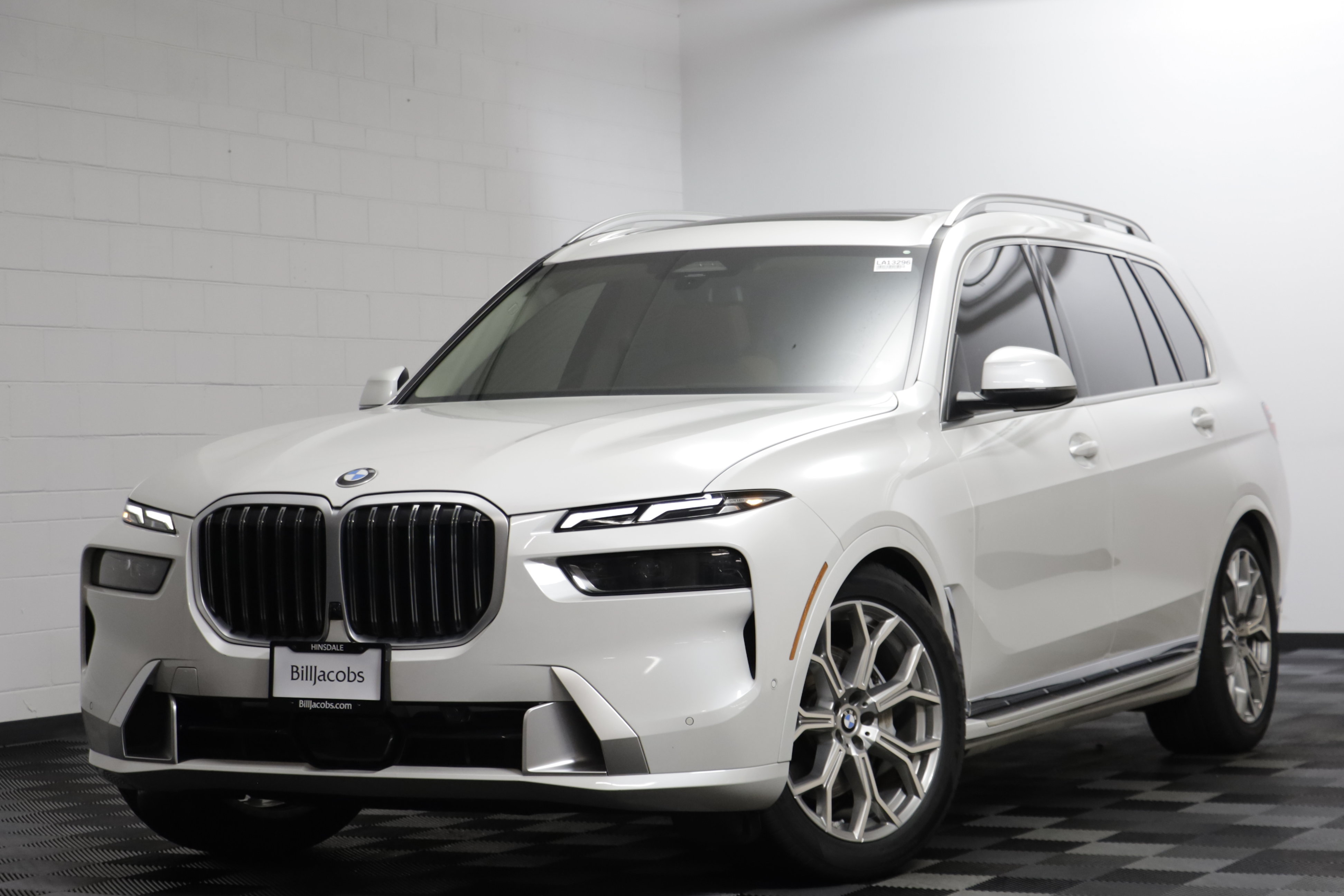 Used 2024 BMW X7 xDrive40i w/ Climate Comfort Package AWD/4WD image 1