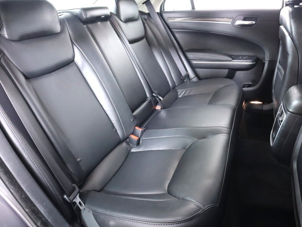 Used 2015 Chrysler 300 Limited RWD image 32