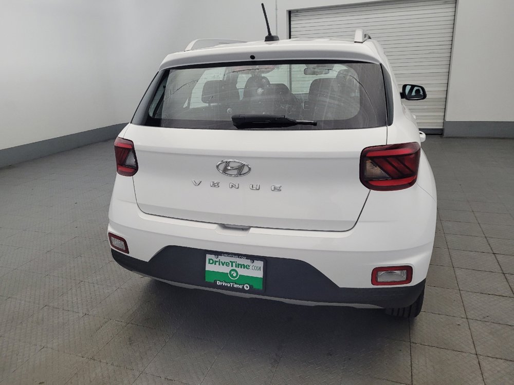 Used 2023 Hyundai Venue SEL image 7