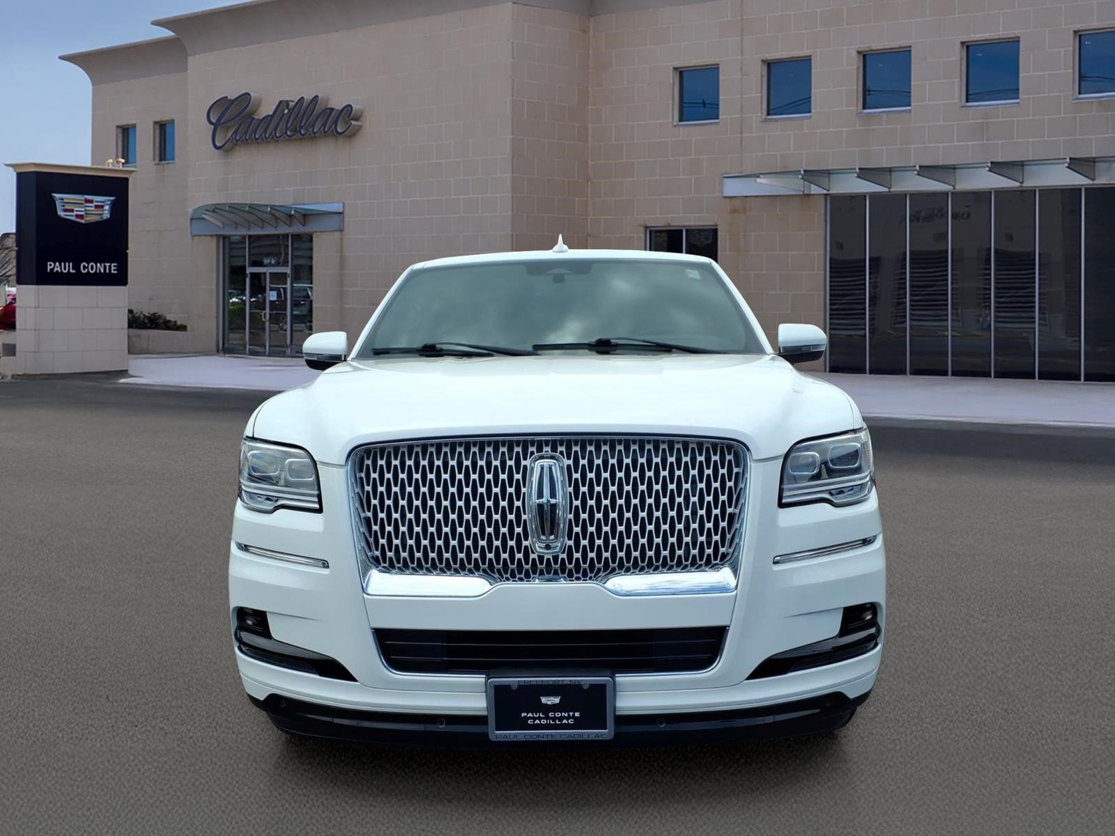 Used 2022 Lincoln Navigator Reserve AWD/4WD image 2
