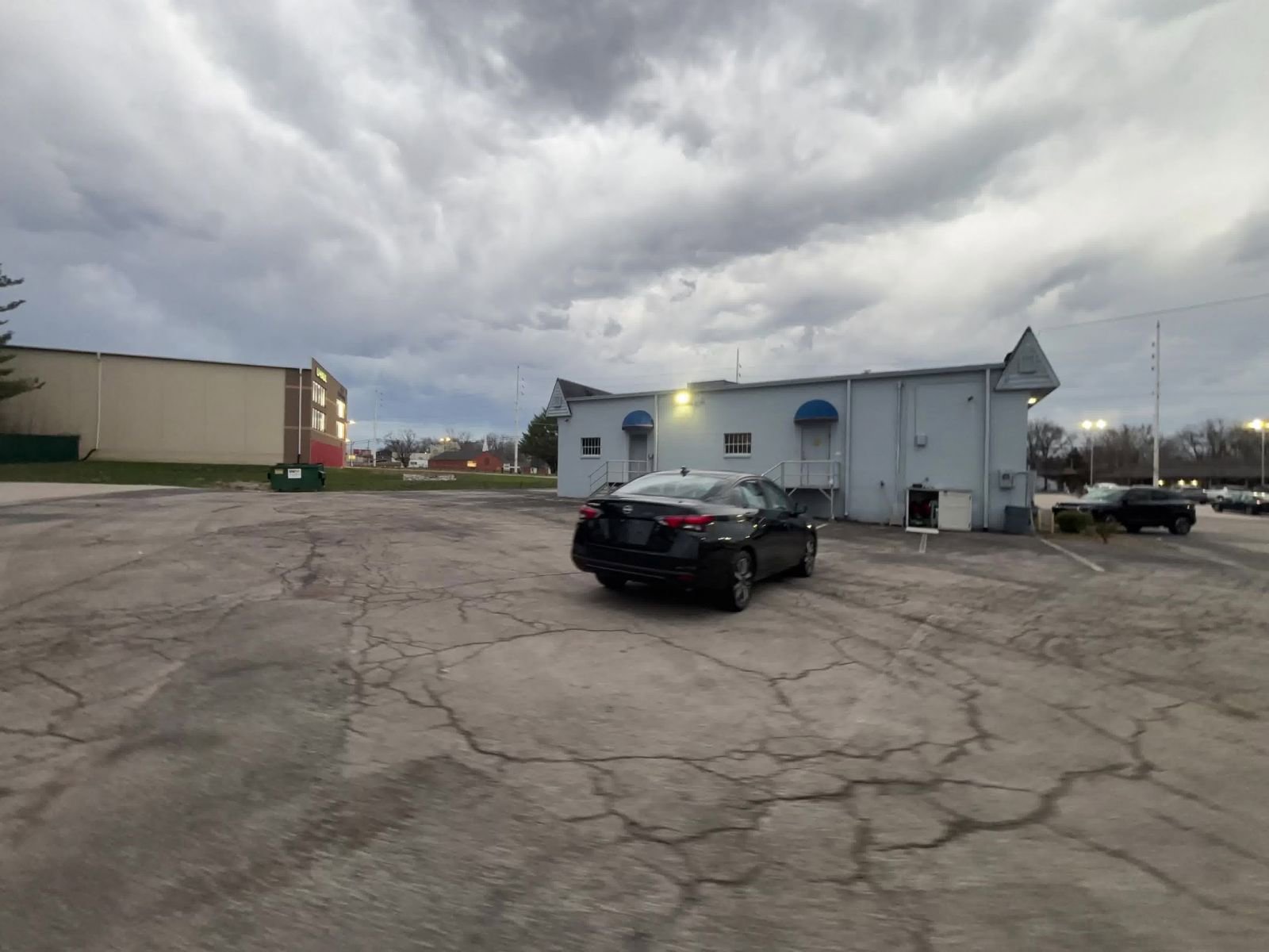 Used 2025 Nissan Versa SV image 4