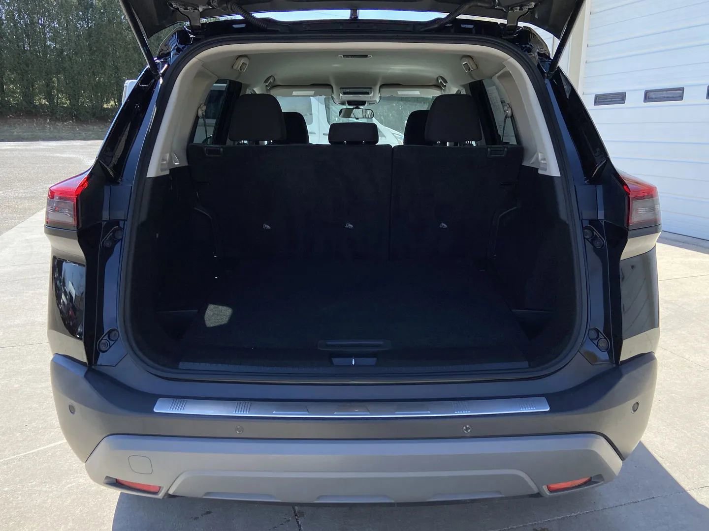 Used 2021 Nissan Rogue SV image 24