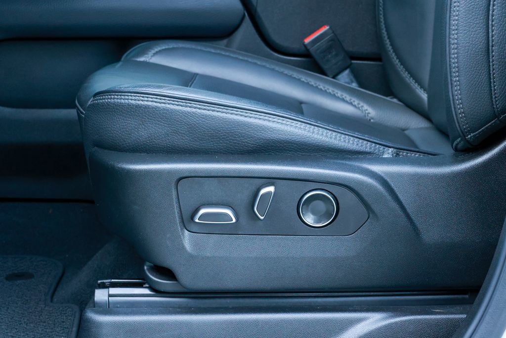 Used 2024 GMC Yukon XL Denali w/ Advanced Technology Package image 55