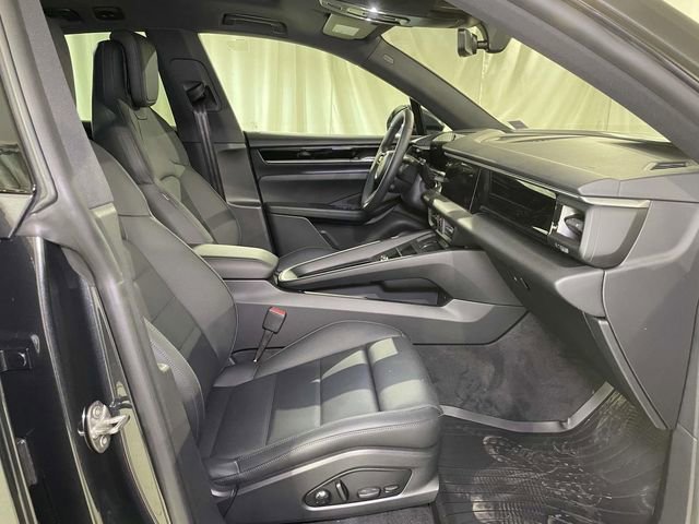 New 2025 Porsche Macan 4 Electric image 24