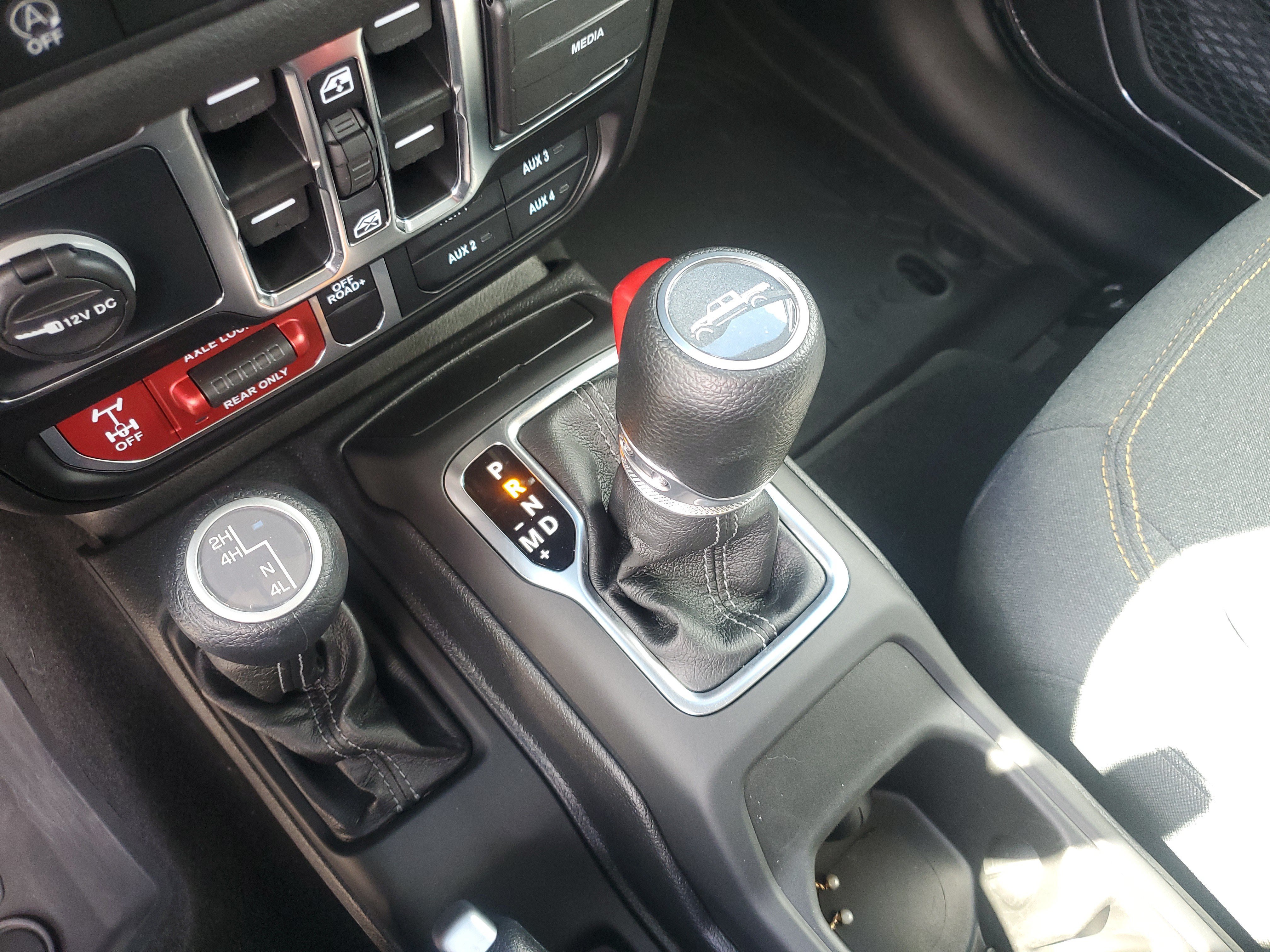 Used 2025 Jeep Gladiator Sport AWD/4WD image 23