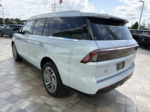 New 2025 Lincoln Navigator Reserve image 4
