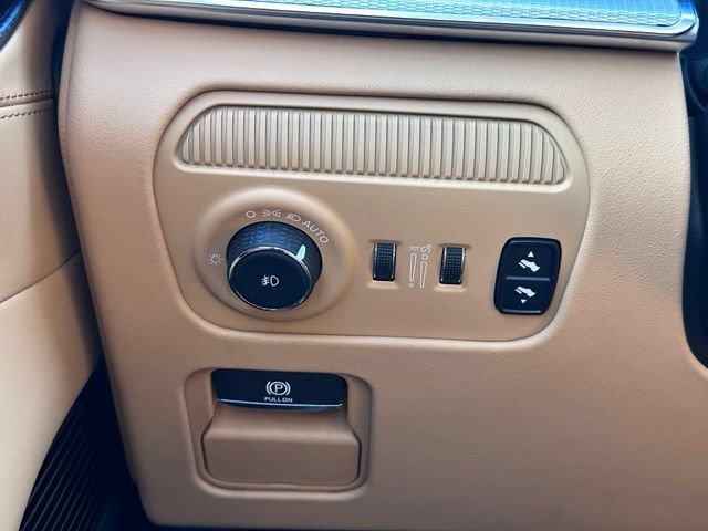 Used 2023 Jeep Grand Wagoneer L Series III AWD/4WD image 19