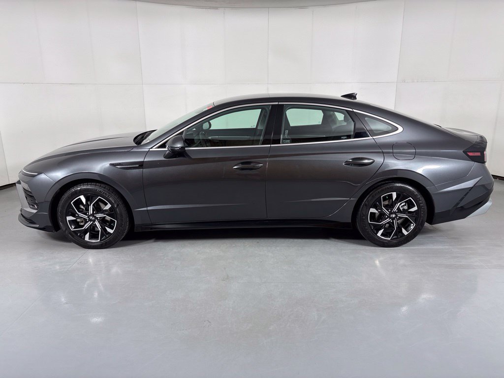 Used 2025 Hyundai Sonata SEL FWD image 5
