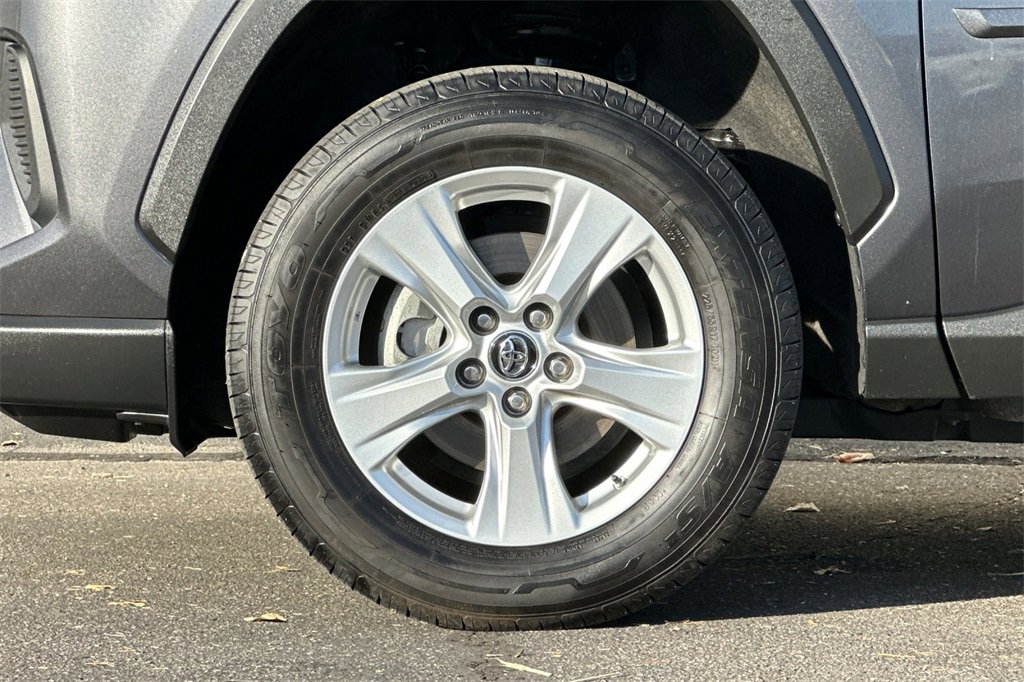 Used 2020 Toyota RAV4 LE image 27