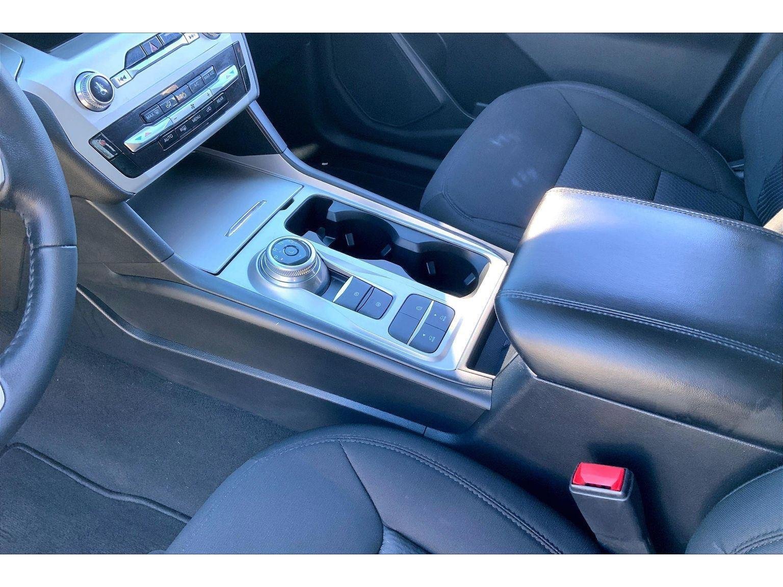 Used 2022 Ford Explorer XLT image 14