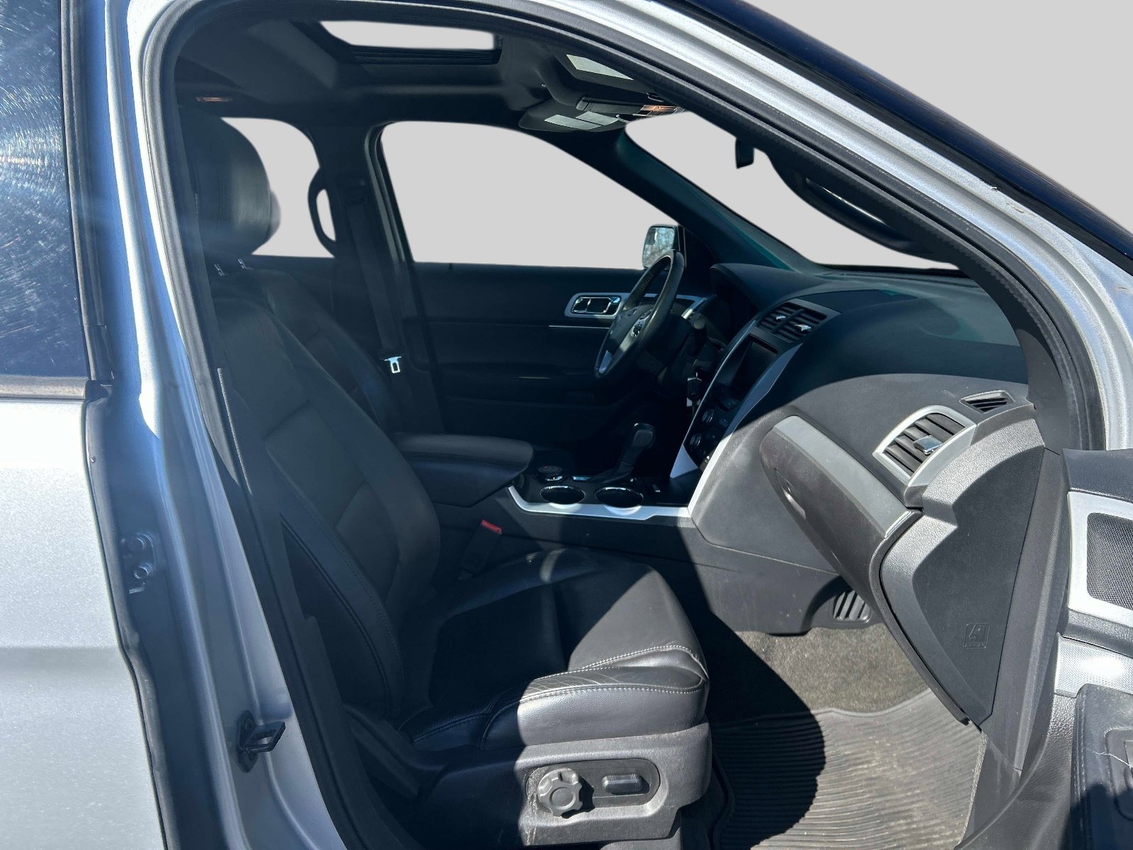 Used 2014 Ford Explorer XLT w/ Equipment Group 202A image 17