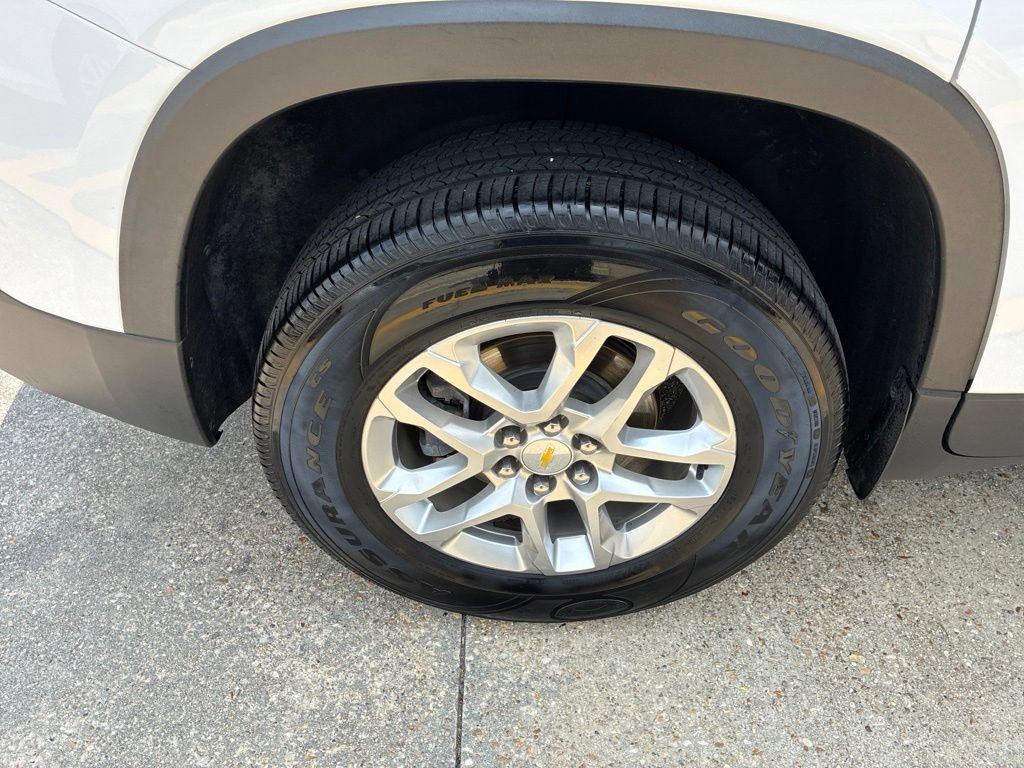 Used 2022 Chevrolet Traverse LS FWD image 6