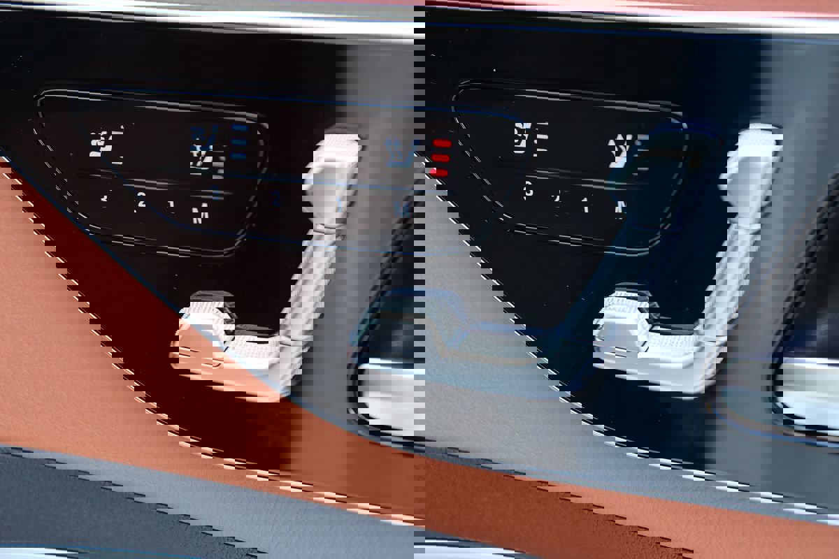 Used 2025 Mercedes-Benz C 300 Sedan image 47