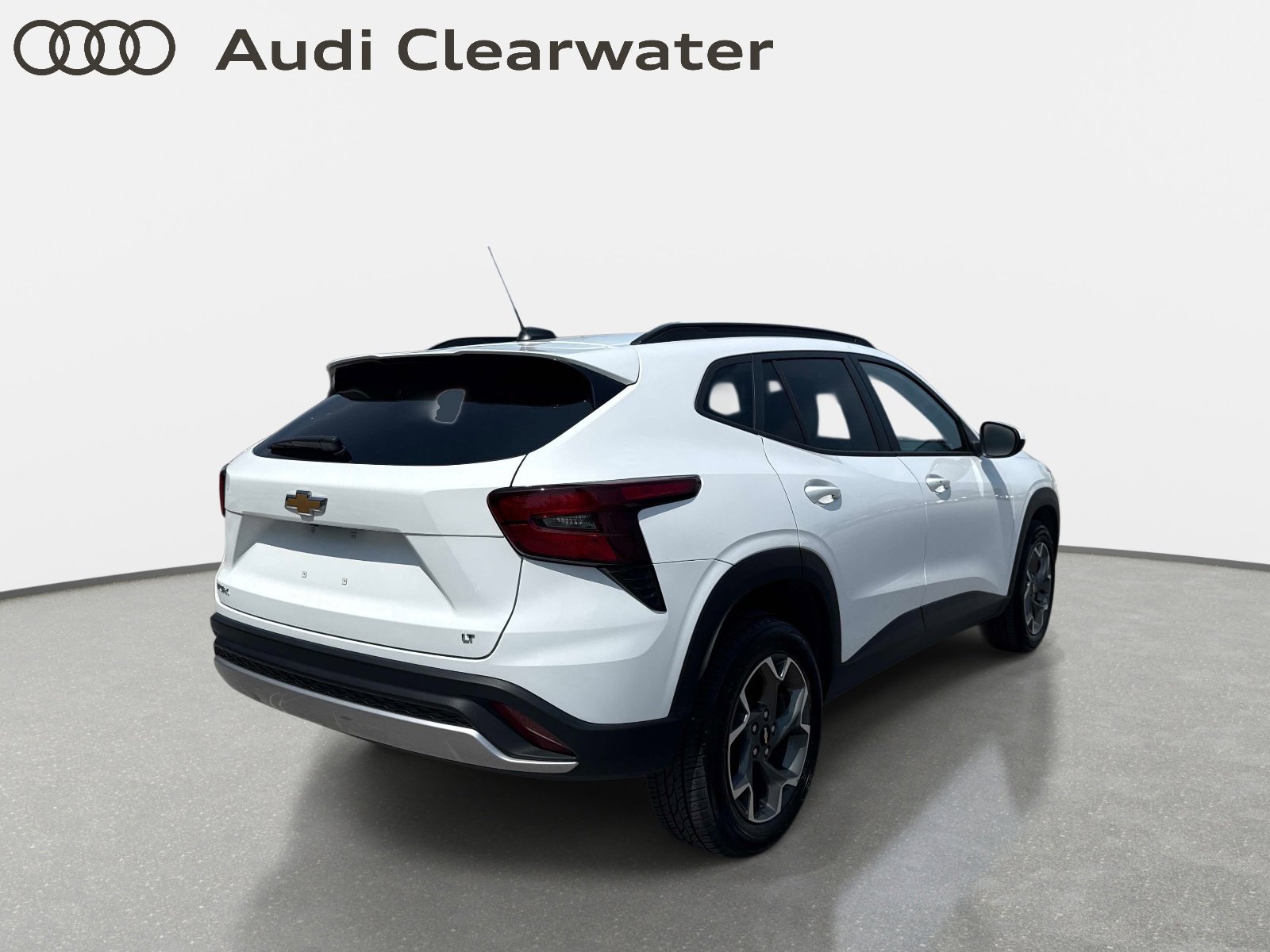 Used 2024 Chevrolet Trax LT w/ Driver Confidence Package image 4