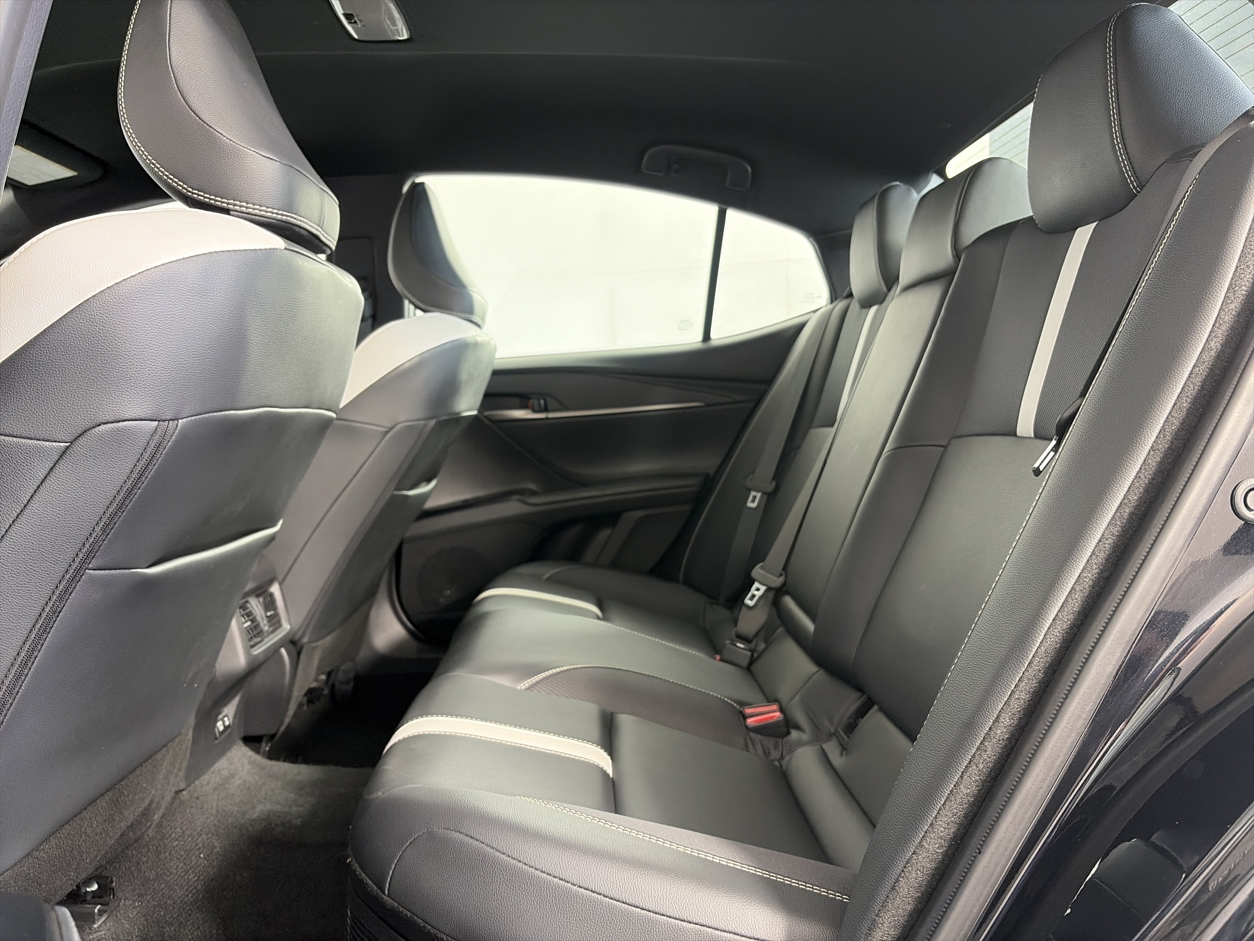 Used 2025 Toyota Camry SE FWD image 7