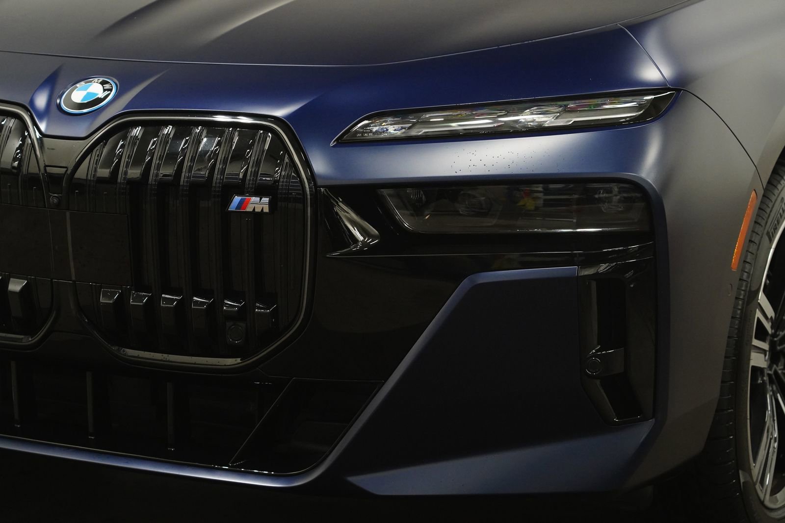 Used 2025 BMW i7 M70 w/ Executive Package image 9