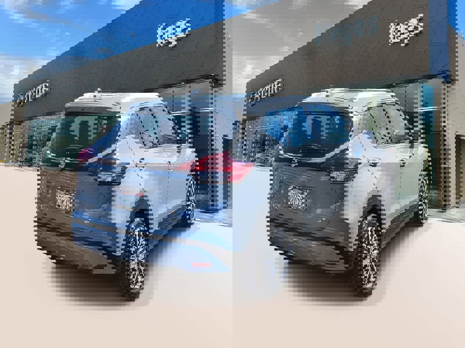 Used 2021 Nissan Kicks SV image 4