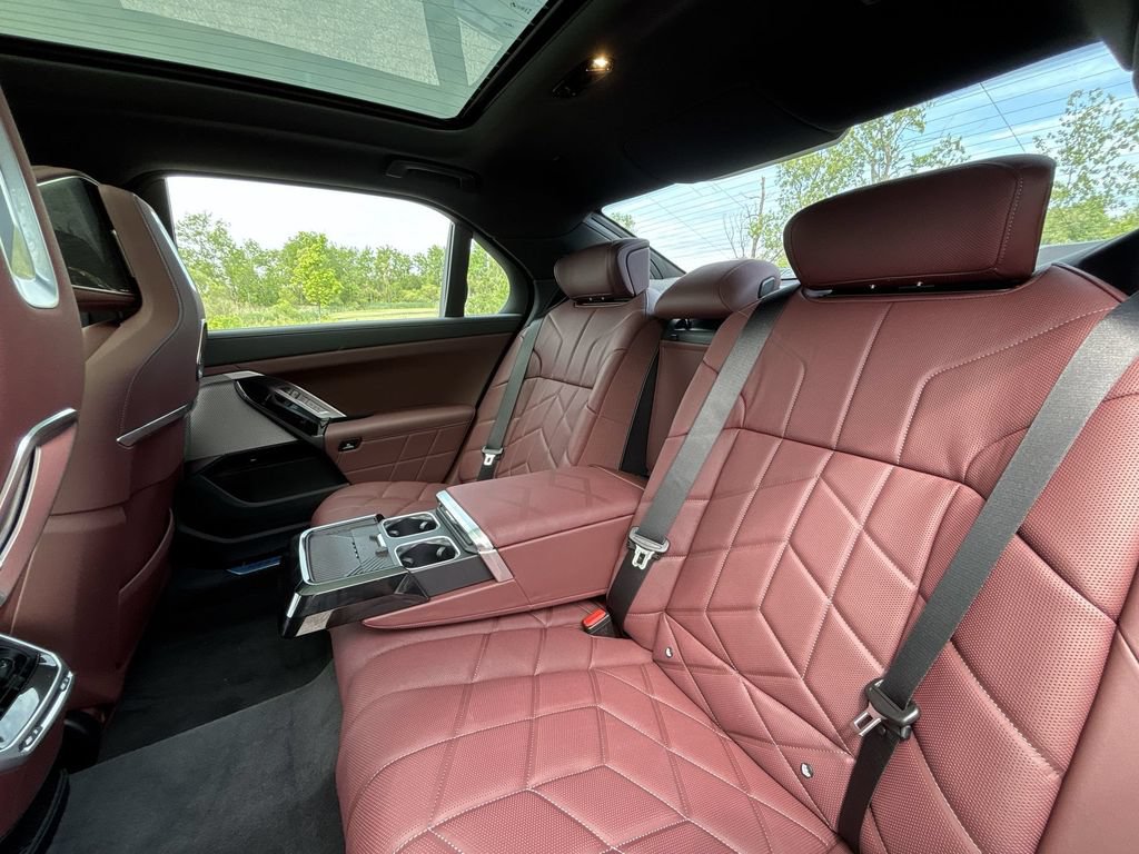 Used 2026 BMW 760i xDrive w/ Luxury Rear Seating Package AWD/4WD image 25