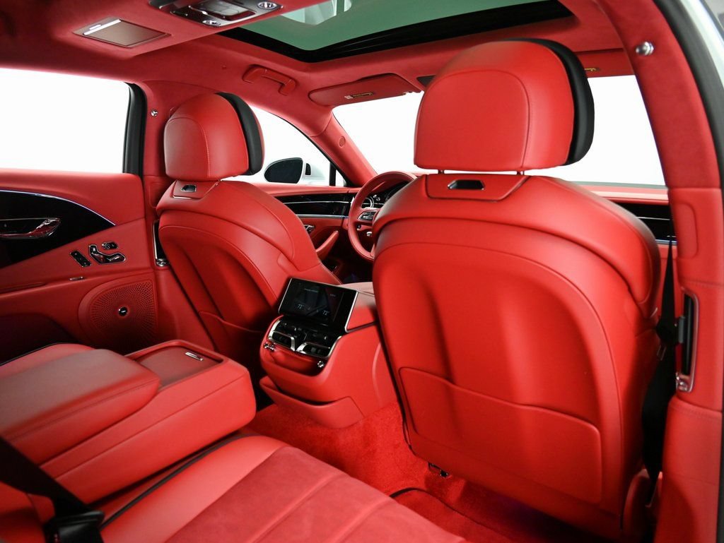 Used 2025 Bentley Flying Spur Plug-In Hybrid AWD/4WD image 11