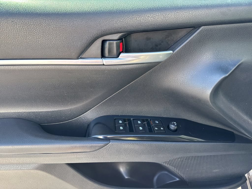 Used 2018 Toyota Camry LE FWD image 16