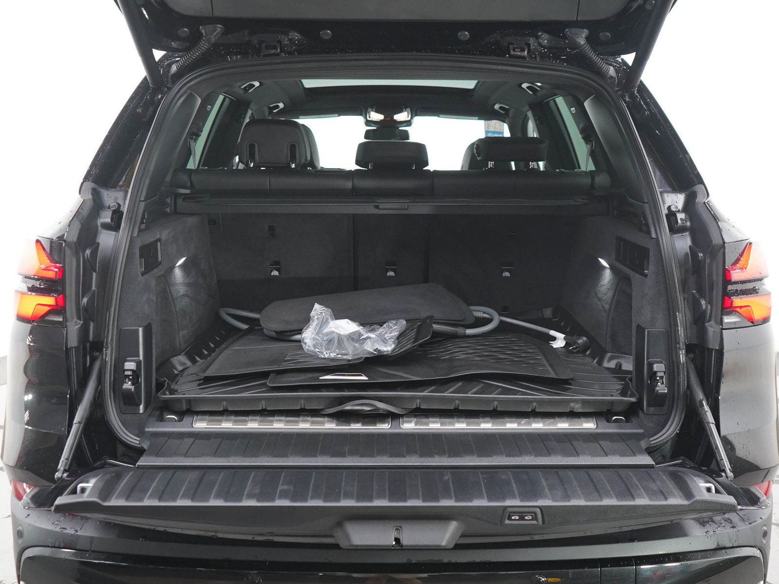 Used 2025 BMW X5 xDrive50e AWD/4WD image 15