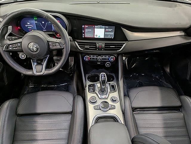 Used 2024 Alfa Romeo Giulia Veloce image 27