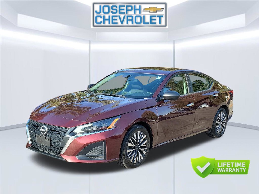 Used 2024 Nissan Altima 2.5 SV FWD image 3