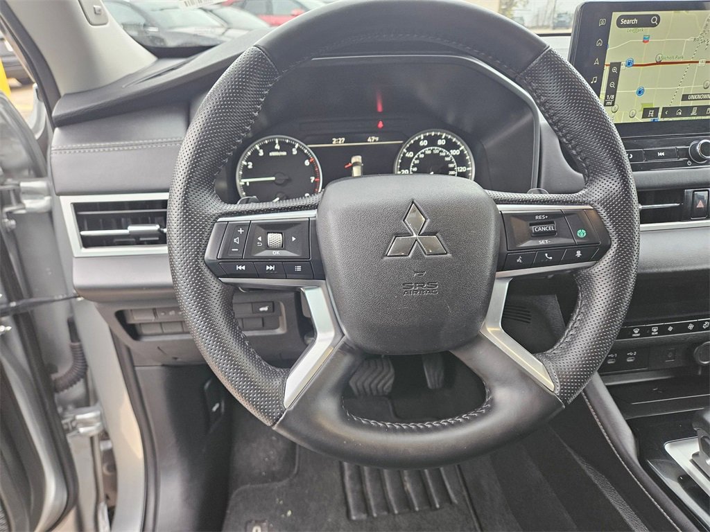 Used 2025 Mitsubishi Outlander SE image 17