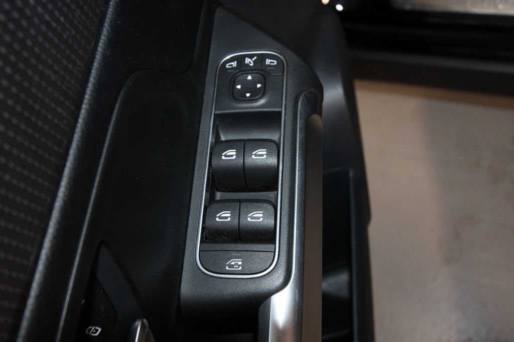 Used 2022 Mercedes-Benz GLB 250 4MATIC image 6