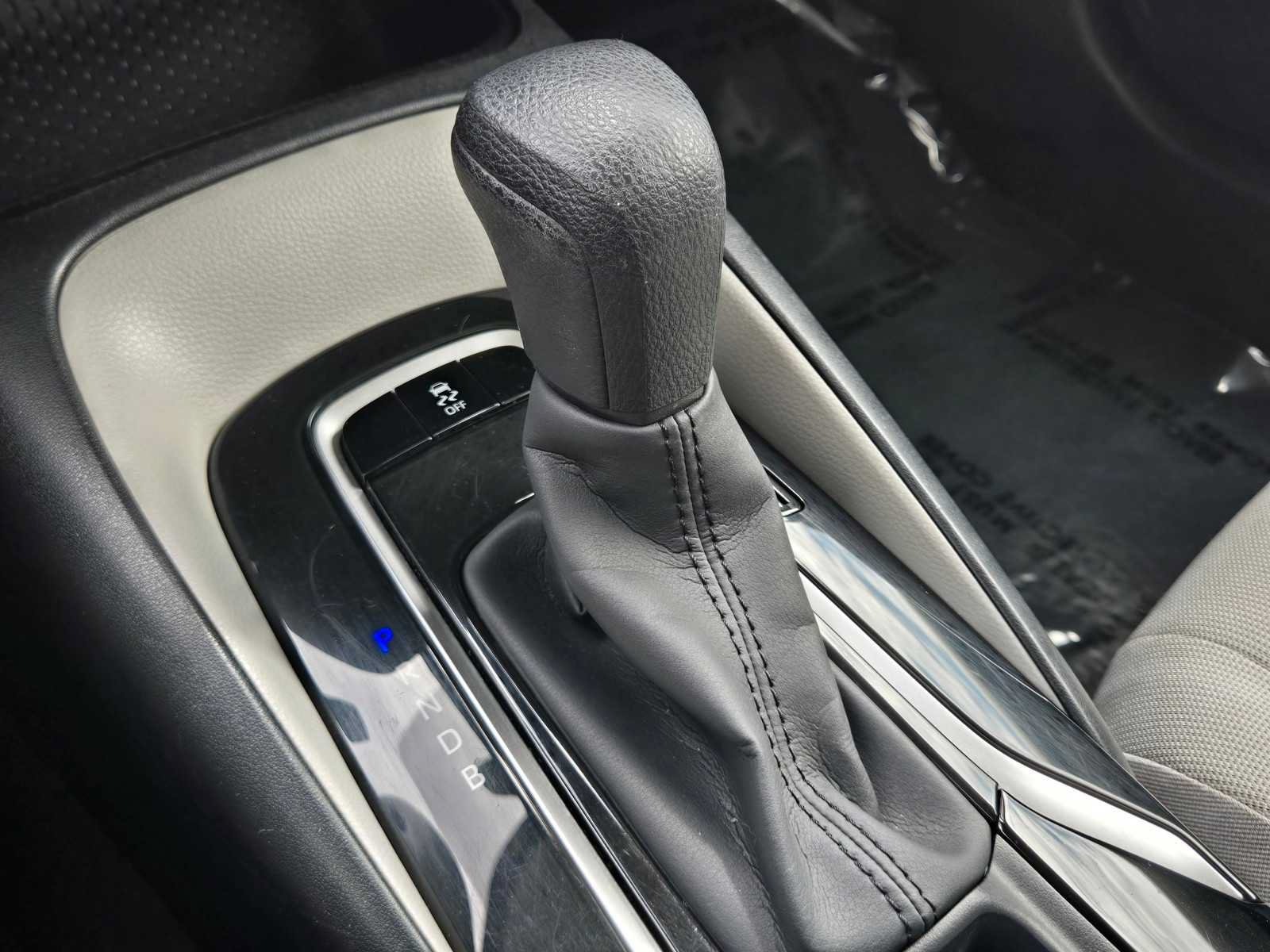 Used 2020 Toyota Corolla LE w/ Carpet Mat Package (TMS) FWD image 23