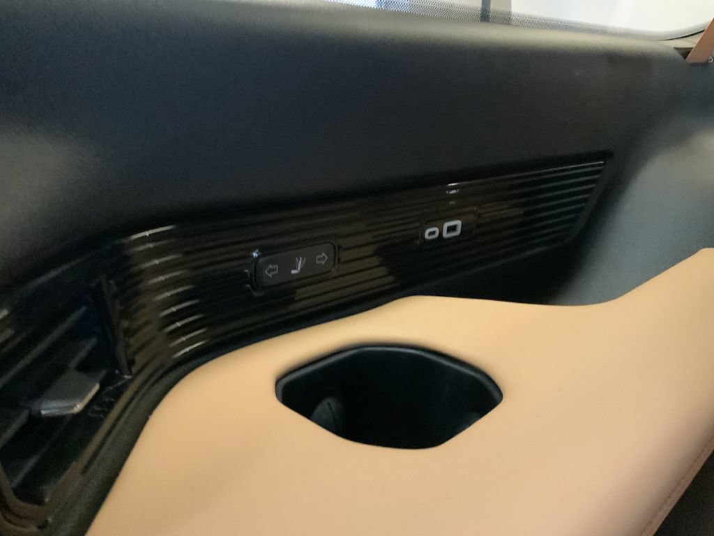 Used 2023 Jeep Grand Wagoneer L Series III w/ Rear Seat Video Group 1 AWD/4WD image 47