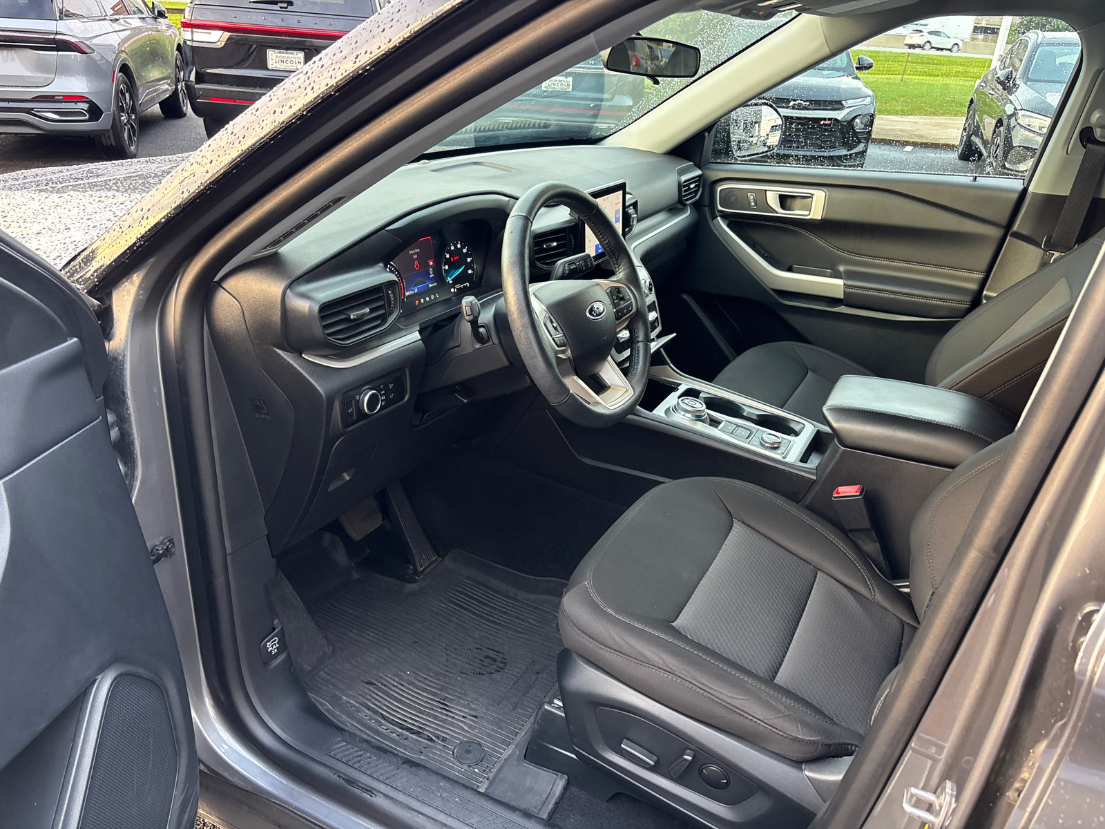Used 2023 Ford Explorer XLT AWD/4WD image 24