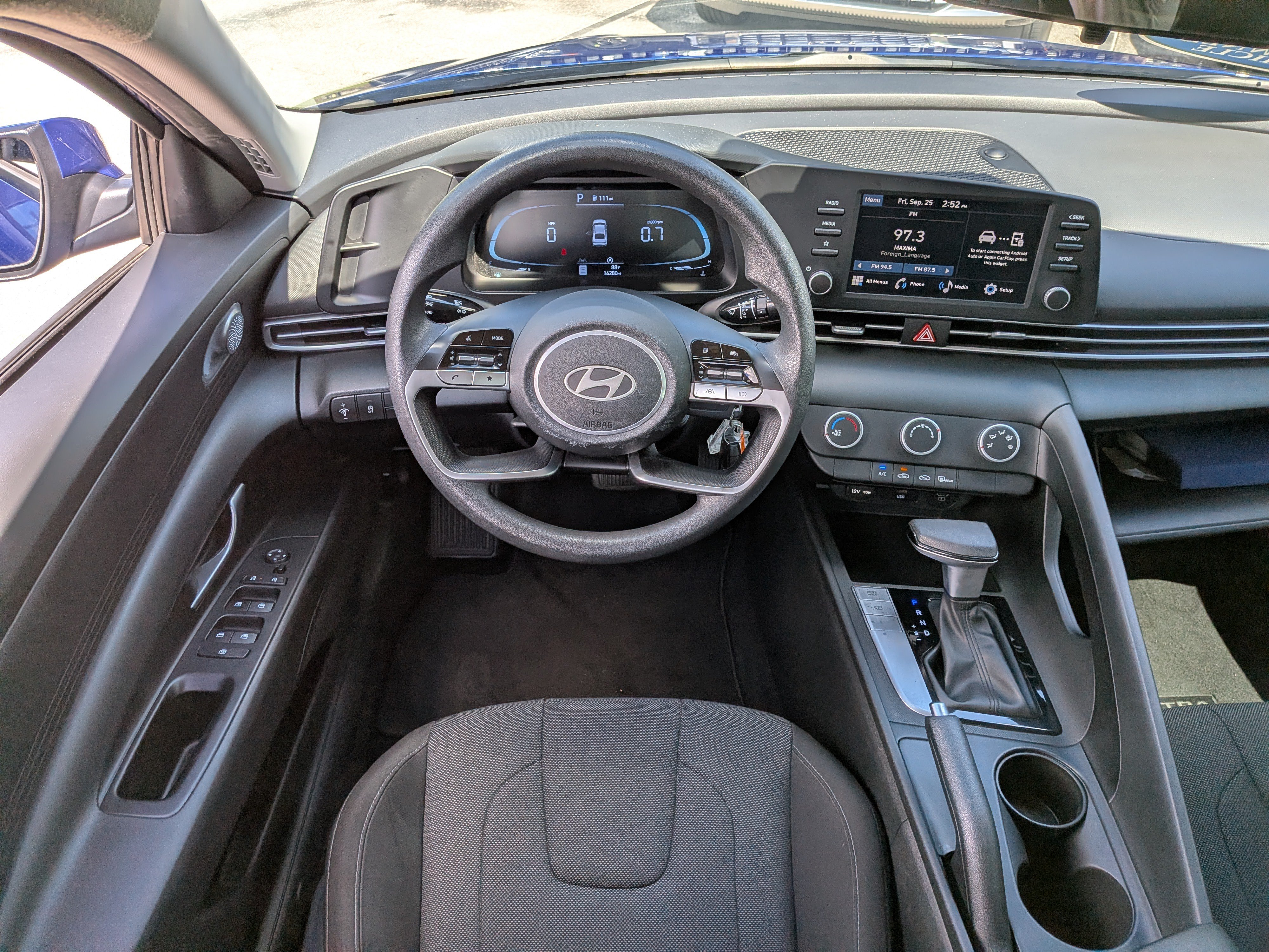 Used 2024 Hyundai Elantra SE FWD image 16