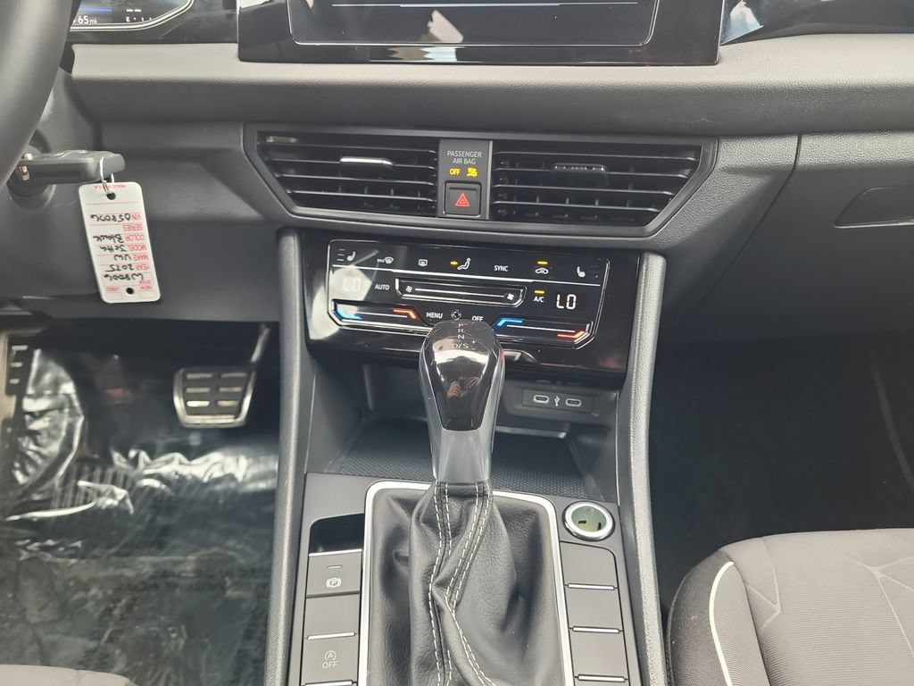 Used 2025 Volkswagen Jetta Sport FWD image 11